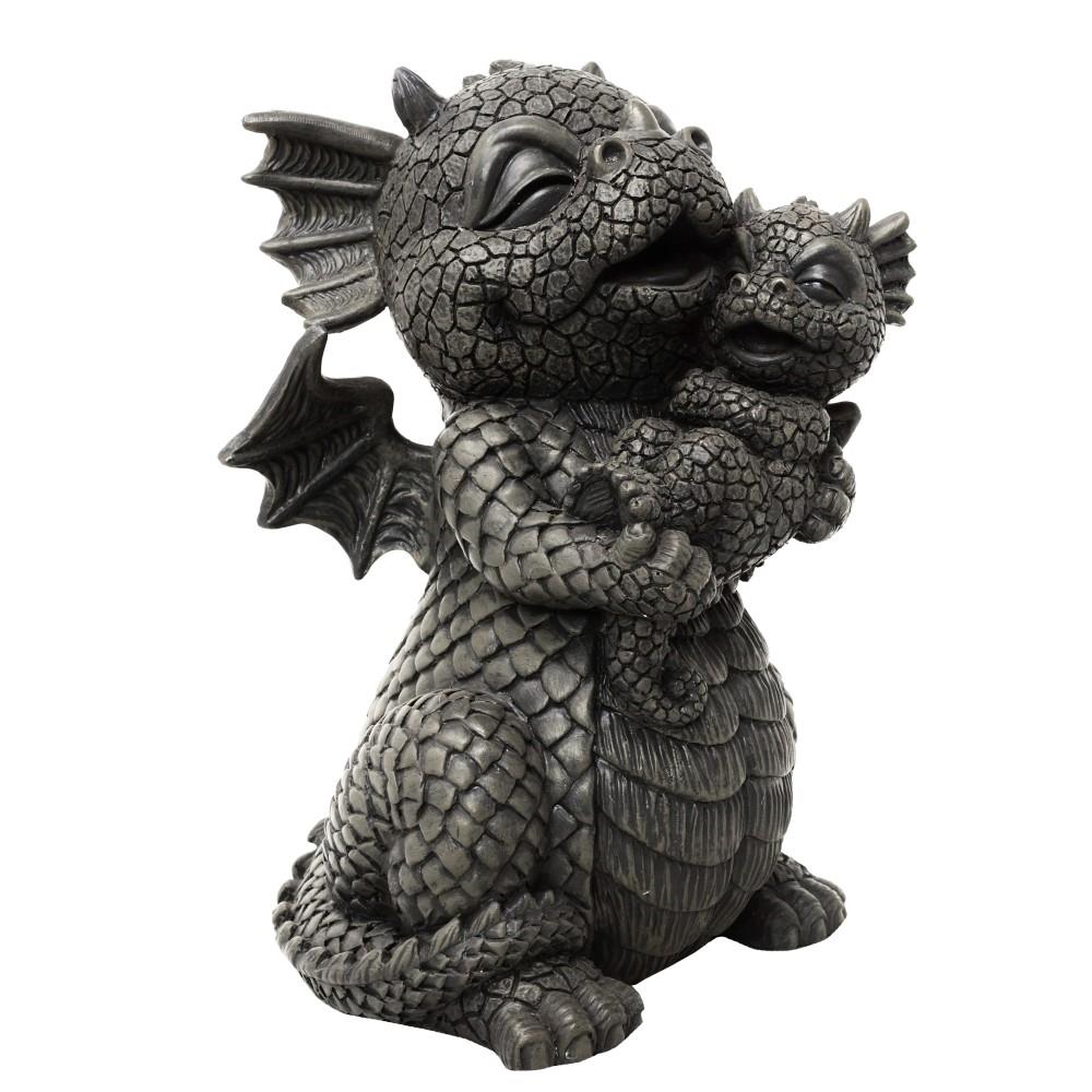 Gartendrache mit Baby im Arm